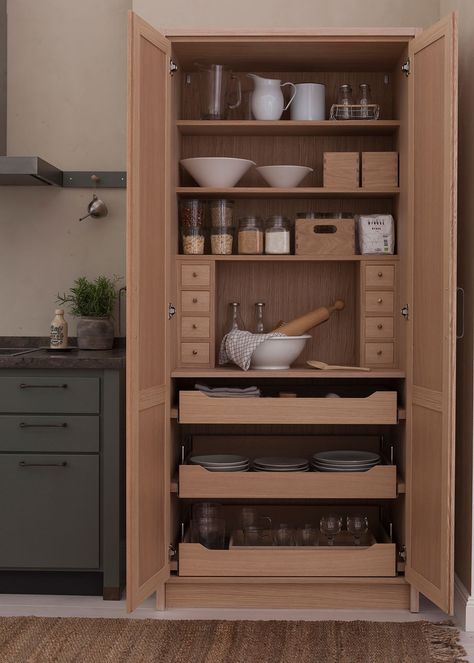 Kabinet Dapur, Kitchen Cabinet Styles, Classic Kitchens, Pantry Design, Kitchen Drawers, Pantry Cabinet, Kitchen Projects, Cabinet Design, Kitchen Pantry