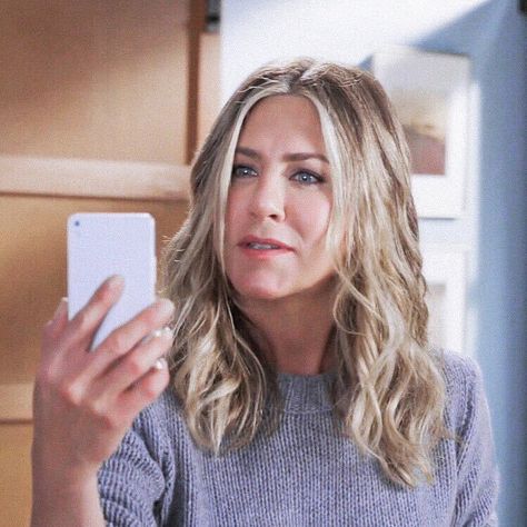 i will never get over how beautiful she is, like how is she even real?! 2019 really started great tho, i can't wait for everything that's… Jennifer Aniston Selfie, Rachel Green Style, Jeniffer Aniston, Jennifer Aniston Style, Jennifer Aniston Hot, Jen Aniston, Rachel Green, I Can't Wait, Jennifer Aniston