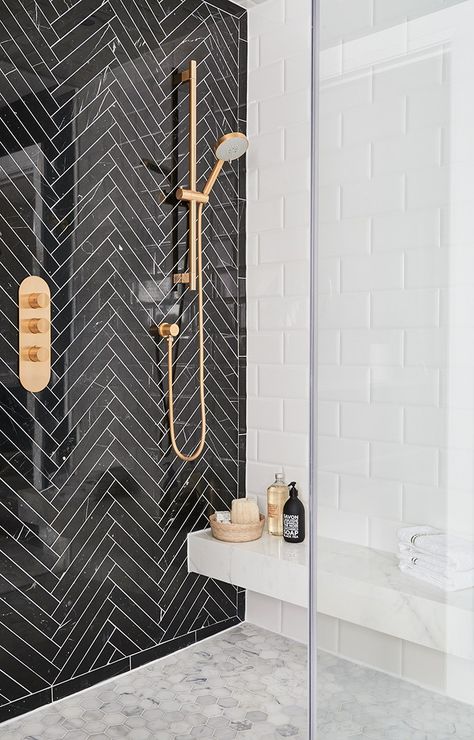 Black Marble Herringbone shower with gold fixtures Black Herringbone Tile, Herringbone Shower, Drømme Bad, Patterned Bathroom Tiles, Marble Herringbone, Gold Shower, Scandinavian Bathroom, Bad Inspiration, Gold Fixtures