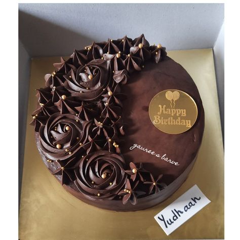 Chocolate ganache cake Chocolate Ganache Decoration, Truffle Cake Decoration Ideas, Dark Chocolate Cake Aesthetic, Chocolate Ganache Cake Decoration Ideas, Choco Truffle Cake Designs, Chocolate Ganache Cake Decoration, Chocolate Ganache Cake Design, Truffle Cake Designs, Truffle Cake Decoration