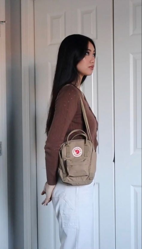 Kanken Sling Bag Aesthetic, Kanken Mini Outfit, Kanken Sling Bag Outfit, Fjallraven Kanken Sling Bag, Fjallraven Kanken Sling, Kanken Sling Bag, Sling Bag Aesthetic, Sling Bag Outfit, Kanken Bag