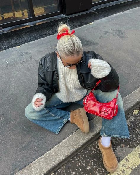 Bershkastyle | Bershka Botas Ugg Outfit, Bershka Outfit, Ideas De Outfits, Outfit Botas, Outfits Hombre, Uggs Outfit, Instagram Frame, Outfits With Leggings, Ootd