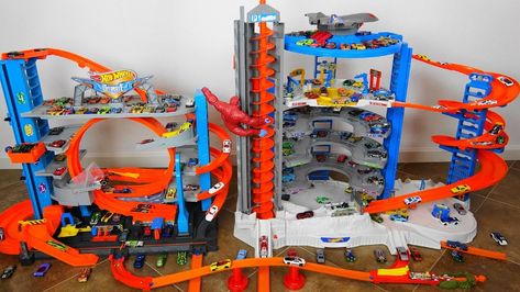 Hot Wheels Ultimate Super Garage Hot Wheels City Ideas, Hot Wheels Track Ideas, Hot Wheels Diy, Car Tracks For Kids, Hot Wheels Ultimate Garage, Lilo And Stitch Toys, Toy Race Track, Minecraft Bedroom Decor, Hot Wheels Storage