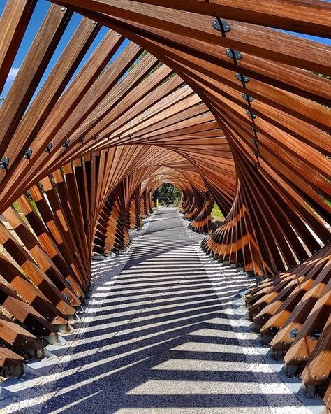 wood arbor, archway, tunnel Rhythm In Architecture, Aspen Mountain, Ombres Portées, Knit Bags, Timber Architecture, Bamboo Architecture, Farmers Market Bag, Parametric Design, Wood House