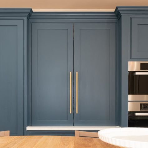 Kitchen Cabinets Farrow And Ball, Blue Painted Kitchen Cabinets, Stifkey Blue, Hague Blue Kitchen, Farrow And Ball Inchyra Blue, Farrow And Ball Kitchen, Shaker Style Kitchen, Inchyra Blue, Stiffkey Blue