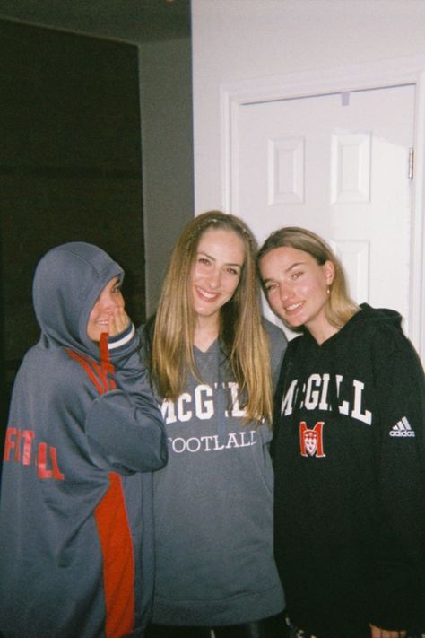 #mcgill #oversizedsweater #mcgillfootball #mcgillmerch #universitygirls #latenight #hoodie Mcgill University, Dream College, High School Life, Uni Life, Dream School, Med School, College Life, To Do List, Montreal