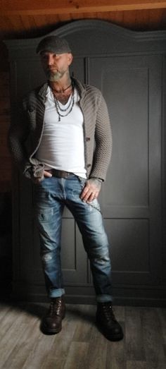 Men In 30s Fashion Casual, Mens Outfits With Jeans, Bohemian Style Men Outfits, Irish Mens Fashion, 50 Mens Fashion, Style For Men Over 50, 40 Year Old Mens Fashion, Funky Outfits Men, Well Dressed Men Casual