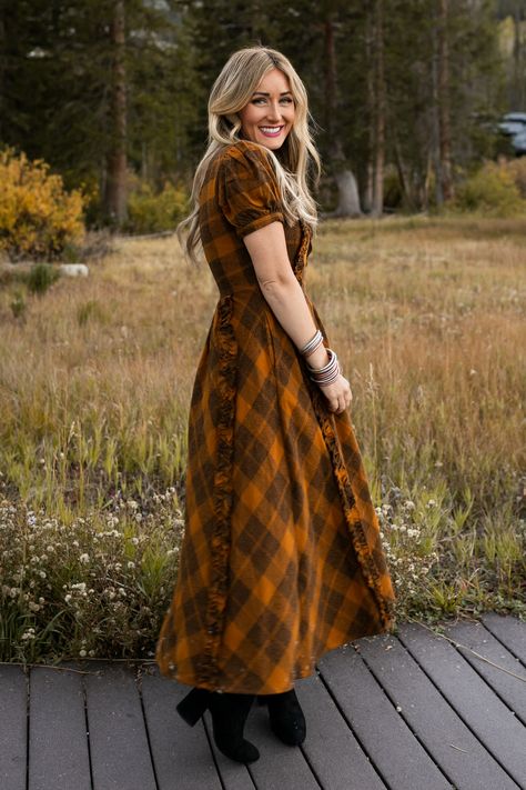 Plaid Dresses, City Woman, Madras Plaid, Autumn Clothes, Fall Dress, Fall Photoshoot, Skirt With Pockets, Midi Length Skirts, Brown Plaid