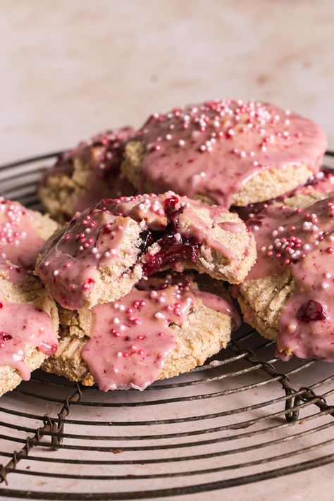 Grain-Free Cherry Pop Tarts Cherry Mash, Poptart Recipe, Vegan Crockpot, Cherry Filling, Pop Tart, Cassava Flour, Plant Based Breakfast, Sweet Treats Recipes, Tart Recipe