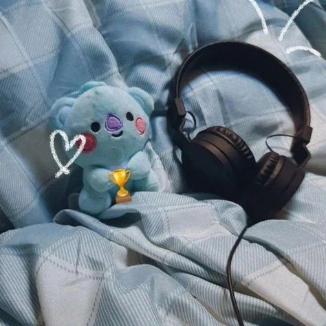 Koya bebe namjoon aesthetic audifonos heart nam kim namjoon bt21 bt21 baby blue Namjoon Blue Aesthetic, Koya Bt21, Namjoon Aesthetic, Bts Aesthetic, Foto Ideas Instagram, Blue Aesthetic, Cat Ear Headphones, Kim Namjoon, Baby Blue