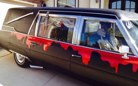 Halloween Hearse Special! - http://barnfinds.com/halloween-hearse-special/ Hearse Car Custom, Hearse Camper, Gothic Car, Halloween Car Decorations, The Last Ride, Car Deco, Halloween Parade, Lake Elsinore, House Yard