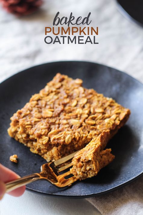 Baked Pumpkin Oatmeal Pumpkin Pie Baked Oatmeal, Baked Pumpkin Oatmeal, Egg Free Breakfast, Healthy Pumpkin Pies, Vegan Breakfast Easy, No Bake Pumpkin Pie, Baked Oatmeal Recipes, Dairy Free Breakfasts, Clean Eating Breakfast