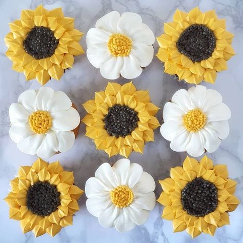 Sunflower And Daisy Cupcakes, Sunflower Cupcakes Birthday, Sunflower Buttercream Flowers, Sunflower Cupcakes How To Make, Sunflower Cupcakes Ideas, Yellow Cupcakes Decoration, Cupcake Sunflower, Sunflowers Cupcakes, Floral Cupcake Ideas