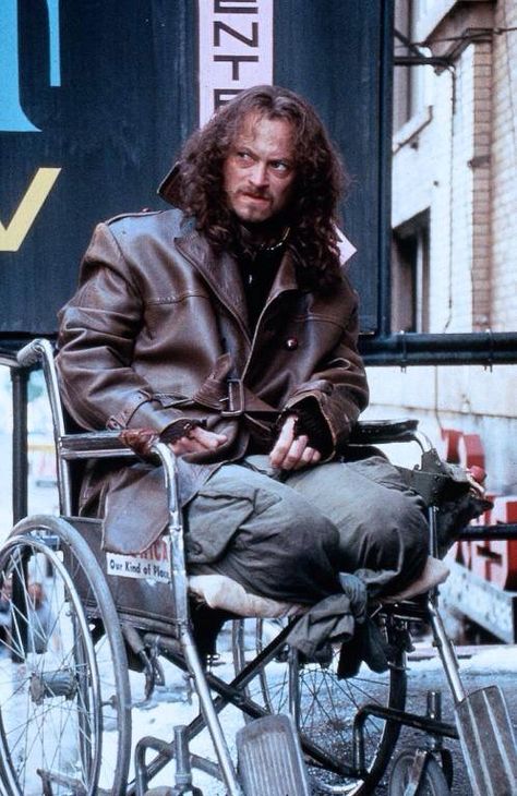 Gary Sinese as Captain Dan in movie Forrest Gump. Forrest Gump Movie, Lieutenant Dan, Forrest Gump 1994, Forest Gump, Gary Sinise, Meme Show, Best Dramas, Military Photos, Forrest Gump