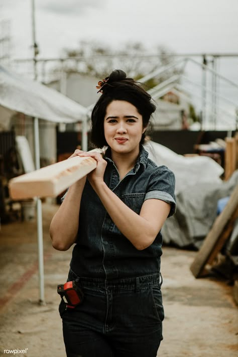 Wood Photoshoot, Brand Photo Shoot Ideas, Female Carpenter, Women In Construction, Construction Outfit, Heavenly Mother, Environmental Portrait, Dresden Files, Person Portrait