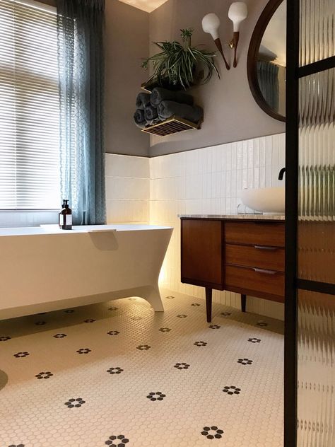 Seaside Holiday Home - #barkerdesign #tunbridgewells 1930’s Bathroom, Mid Modern Bathroom, Dusty Pink Walls, 1930s Bathroom, Seaside Bathroom, Bungalow Bathroom, Vintage Seaside, Mid Century Bathroom, Bathroom Inspiration Modern