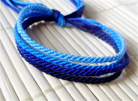 Macrame Braiding, Friendship Bands, Knotted Bracelets, Chevron Friendship Bracelets, Friend Ship, Diy Friendship Bracelets Tutorial, Yarn Bracelets, Cute Friendship Bracelets, Cotton Bracelet