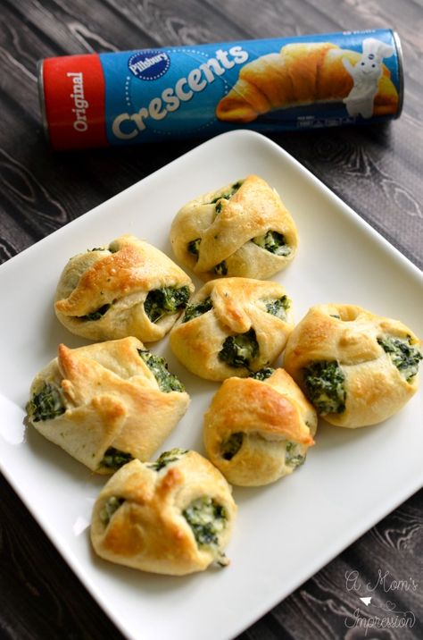 Spinach Crescent Rolls, Kid Friendly Party Food, Bite Sized Appetizers, Roll Appetizers, Bite Size Appetizers Easy, Crescent Roll Appetizers, Horderves Appetizers, Spinach Rolls, Pillsbury Dough