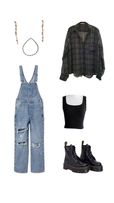 Flannel shirt with overalls black cropped tank top pearl neacklace and earrings black doc marten boots outfits Marten Boots Outfits, Shirt With Overalls, Doc Martens Boots Outfit, Black Cropped Tank Top, Doc Marten Boots, Overalls Black, Doc Marten Boot, Top Pearl, Noah Kahan