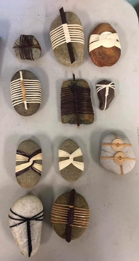 Diy Stone Wrapping, Wrapping Rocks, Stone Wrapping Tutorial, Rock Wrapping, Wrapped Rocks, Zen Rock, Wrapped Stones, Earthy Jewelry, Rock And Pebbles