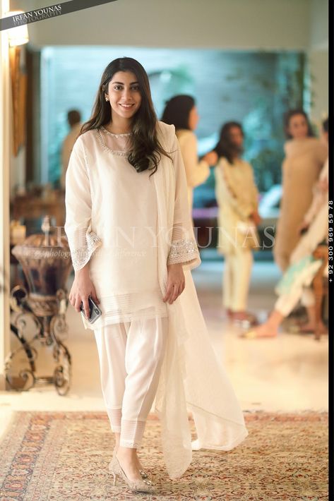 Brides sister nikkah outift Nikkah Dress For Sisters Simple, Pakistani Nikkah Dress For Sister, Nikkah Outfit For Sister, Nikkah Dress For Sisters, Dress For Bride Sister, Natasha Khan, Desi Casual, Nikkah Outfit, Brides Sister