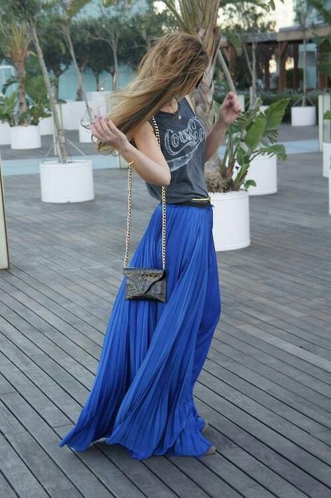 I have an obsession with lace crop tops and maxi skirts okie byee Muscle Tee Outfits, Blue Maxi Skirt Outfit, Maxi Skirt Outfit, Fancy Skirts, Scene Girl, Blue Maxi Skirt, Dress Photo, Stylish Women Fashion, Skirt Trends