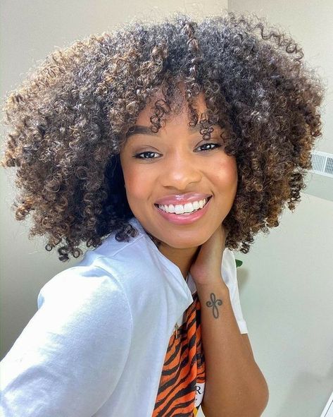 4a Curly Hair, Happiness Over Everything, Natural Hair Problems, 3c Natural Hair, Alyssa Marie, Organization Makeup, Natural Hair Regimen, Makeup Idea, Makeup Eyes