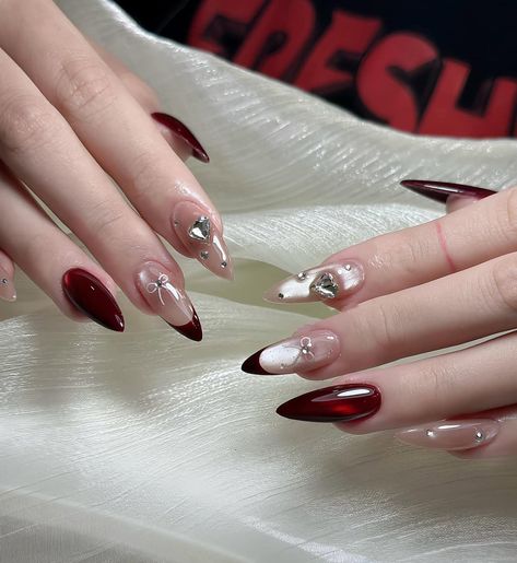 TẾT năm nay em có lịch làm nails cho khách dưới quê , em còn trống mấy khung giờ ,  chị em mình ai làm nails sau ngày 27 thì ib em chốt lịch nha 💅 Nail Art Cateye, Nail 2025, Birthday Nails Inspo, Nail Tet, Asian Nail Art, Nail Art Aesthetic, Birthday Nail, Asian Nails, Doll Eye Makeup