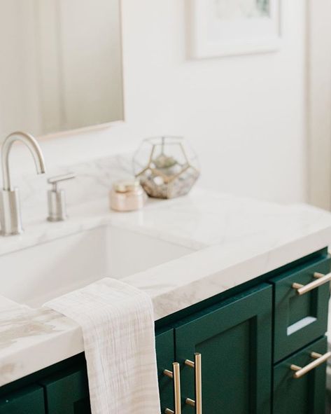 Bathroom, vanity, emerald green, Calacatta marble, brass hardware Emerald Green Bathroom Cabinets, Green Bathroom Silver Hardware, Green Bathroom Cabinets Vanities, Green Bathroom Ideas Emerald, Green And Marble Bathroom, Emerald Green Bathroom Vanity, Emerald Green And Gold Bathroom, Emerald Green Vanity, Emerald Bathroom