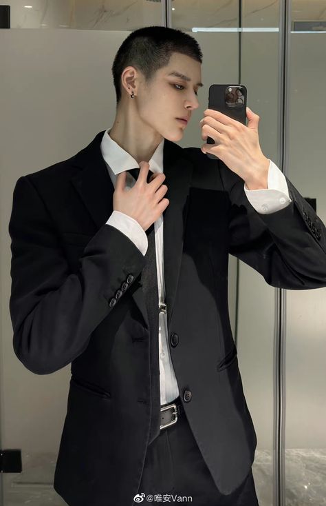 Weian Vann, Aesthetic Guy Outfits, Guy Fits, Dream Photography, Aesthetic Guys, The Boy Is Mine, Men Fashion Casual Outfits, Chinese Boy, Pose Reference Photo