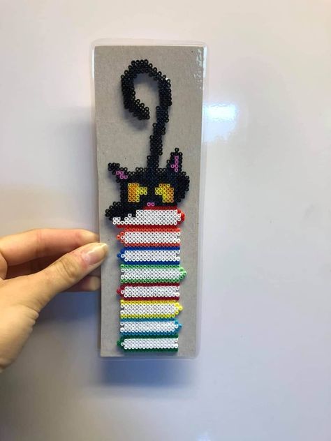 Perler Bead Crafts For Adults, Perler Bookmark Pattern, Perler Bead Patterns Bookmark, Book Perler Beads, Perler Bead Bookmarks Pattern, Hama Beads Bookmark, Perler Bookmark, Perler Beads Bookmark, Pixel Art Bookmark