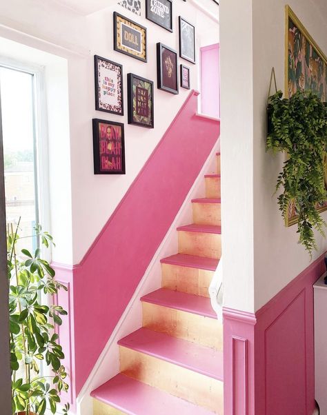 Here's how to makeover your staircase for just over £100 Quirky Staircase Ideas, Maximalist Staircase, Stair Art Wall, Eclectic Staircase, Maximalist Entryway, Colorful Staircase, Wall Art Decoration Ideas, Stairs Wall Art, Art Decoration Ideas