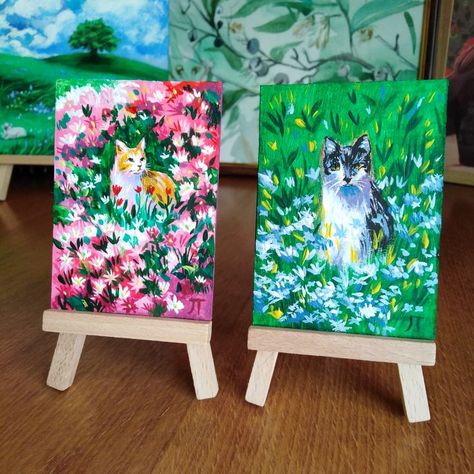 Cute Acrylic Drawings, Cat Mini Painting, Mini Cat Painting, Cat Flower Painting, Mini Canvas Art Cat, Painting Animals Acrylic, Miniature Acrylic Paintings, Painting Cats Acrylic, Small Paintings Ideas