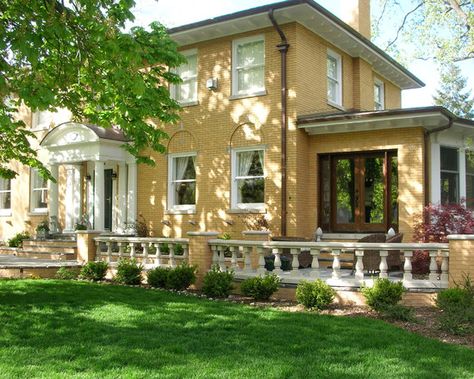 Yellow Brick Houses, Traditional Exterior Homes, Ranch Makeover, Painted Brick Exteriors, Portico Design, Tropical Patio, Exterior Home Design, Exterior Design Ideas, Exterior Home