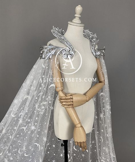 Goddess Of Moon Costume, Celestial Costume Ideas, Space Goddess Outfit, Moon And Star Outfit, Moon Goddess Cosplay, Moon Goddess Dress, Moon Goddess Costume, Starry Dress, Celestial Fairy