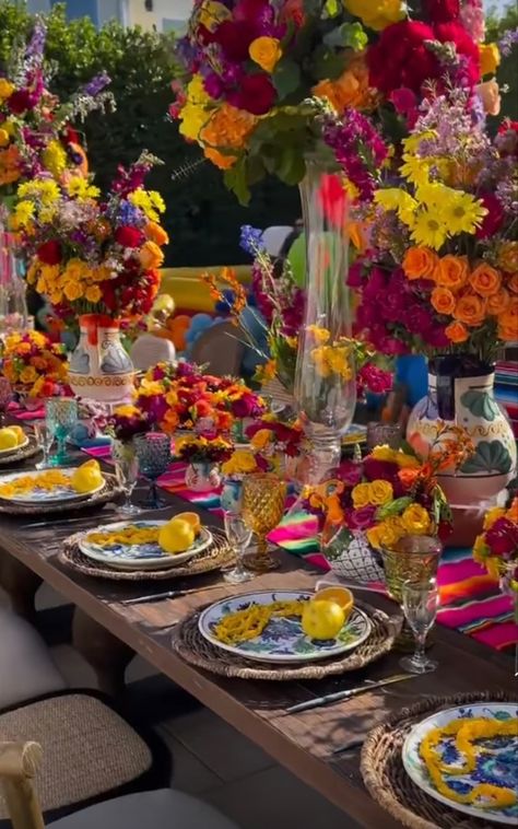 Bright Color Table Decor, Mexican Party Color Palette, Mexican Hacienda Theme Party, Cute Table Settings, Elegant Mexican Theme Party Table Settings, Charo Theme Wedding, Aesthetic Mexican Party, Mexican Theme Table Decor, Fiesta Theme Party Centerpieces