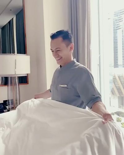 Meet Room Attendant Jafar as he sets up a fully customised @fourseasons sleep experience.  #fourseasonsabudhabi #FSAbuDhabi #FourSeasons #emilerassam #uniform #uniforms #roomattendant #inbedwithFS #abudhabi #housekeeper https://video.buffer.com/v/5e5e2f2fe215b5382064c0b8 Hotel Housekeeping, Housekeeping Uniform, Room Attendant, Hotel Uniform, Staff Uniforms, Hospitality Uniform, Front Desk, Four Seasons, Chef's Jackets