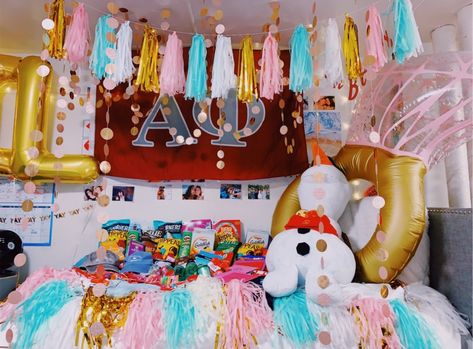 Big Little Bed Decorating, Big Little Room Decorations Sorority, Big Little Bed Decorating Sorority, Senior Week Ideas, Bday Vibes, Senior Week, Bed Party, Big Little Basket, Alpha Gam