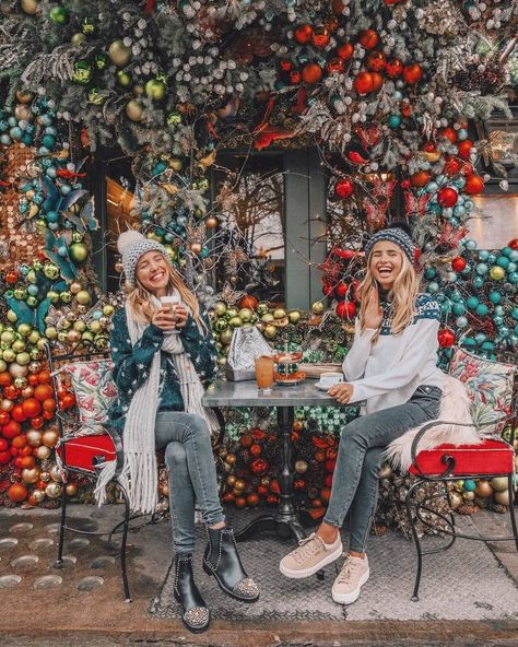 i-am-disappointing: “more happiness @WeHeartIt ” Christmas Pictures Friends, Bff Christmas, Restaurant In London, Cute Christmas Outfits, Leonie Hanne, Nyc Christmas, Happy Xmas, Best Friend Photoshoot, Winter Photos