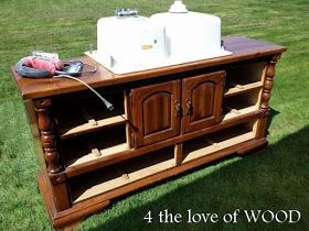 4 the love of wood: BEAUTIFUL WORKSHOP SINK - made from an old dresser Kitchen Sink Cabinet Ideas, Diy Kitchen Sink Cabinet, Vintage Wood Furniture, Kitchen Sink Diy, Unfitted Kitchen, Kitchen Sink Countertop, Country Farmhouse Kitchen Decor, Kitchen Sink Cabinet, Repurposed Dresser