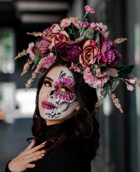 Sugar Skull Face Paint, Halloween Makeup Sugar Skull, Skull Face Paint, Sugar Skull Face, App Filter, Rhinestone Makeup, Halloween Makeup Diy, Cool Halloween Makeup, Sugar Skull Makeup