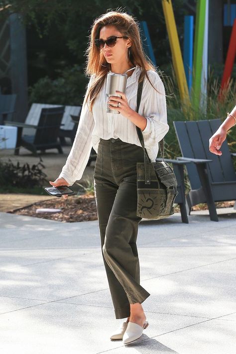 Jessica Alba Found the Best Work Pants to Wear With Flats | Who What Wear Jessica Alba Outfit, Jessica Alba Casual, Best Work Pants, Jessica Alba Style, Summer Work Outfits, Green Pants, Jessica Alba, Work Outfits Women, Work Pants