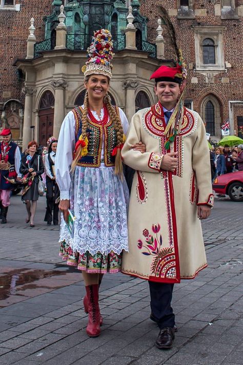 Poland Traditions, Polish Traditional Costume, Polish Embroidery, Polish Dress, Earth Clothes, Fancy Dress Ideas, Poland Culture, European Costumes, Polish Clothing