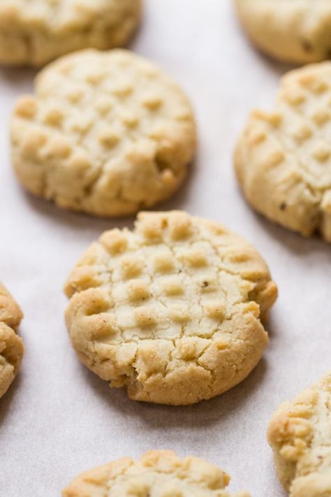 Almond Flour Shortbread Cookies via @kingarthurflour Sugar Cookie Recipe Uk, Almond Flour Shortbread Cookies, Almond Flour Shortbread, Dessert Mousse, Cookie Sandwich, Almond Flour Cookies, No Flour Cookies, Almond Flour Recipes, Sugar Cookie Recipe