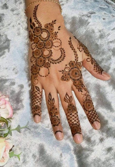 Finger Henna Designs, Finger Henna, Latest Henna Designs, Design Henna, Modern Mehndi Designs, Very Simple Mehndi Designs, Simple Mehndi Designs Fingers, Full Mehndi Designs, Pretty Henna Designs