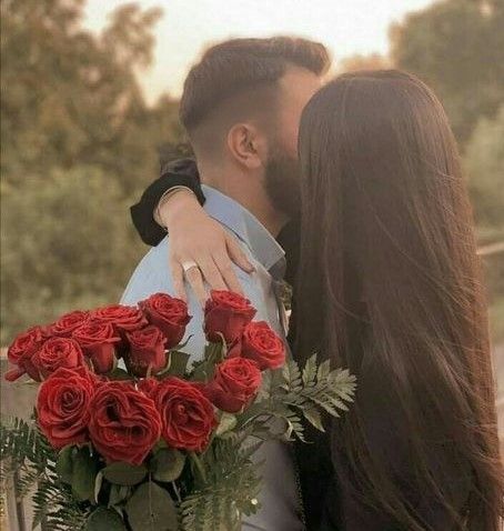 Rose Day Couple Pic, Rose Day Pic, Love Kisses And Hugs, Wedding Photoshoot Props, Couple Goals Teenagers Pictures, Romantic Photoshoot, Cute Tumblr Pictures, Cute Muslim Couples, Cute Couple Poses