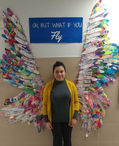 25 Fresh Spring and End-of-Year Bulletin Boards - WeAreTeachers Room Door Ideas, Classe D'art, Collaborative Art Projects, Paper Feathers, School Displays, Group Art, Class Room, Library Displays, Collaborative Art