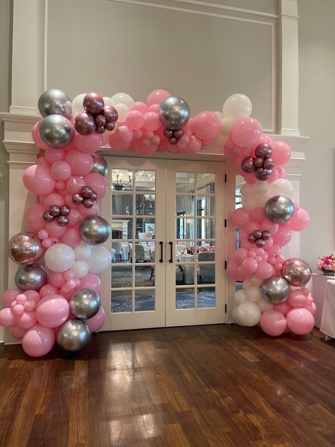 White And Light Pink Party Decorations, 21st Pink Dress, Silver And Pink Centerpieces, Sweet 16 Decorations Pink And Silver, Sweet 16 Pink White Gold, Pink And Silver Bday Decor, Silver Pink And White Birthday Party, Pink Silver Party Decorations, Pink And Silver Theme Party