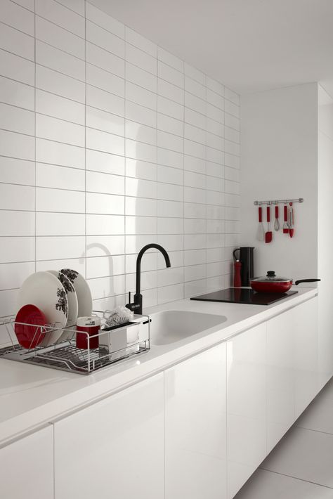 topps tiles splashback, linear white Modular Kitchen Colour Combination, Washroom Ideas, White Subway Tile Kitchen, Kitchen Cabinets Color Combination, Kitchen Colour Combination, Kitchen Cabinet Color Ideas, Tiles Backsplash, Suite Ideas, White Kitchen Tiles