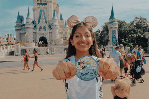 #birthdayphotoshoot #birthdayatdisney #disneyworld #magickingdom #aesthetic #vscodisney Disney World Birthday, Birthday Aesthetic, Birthday Trip, Disney Birthday, Birthday Pictures, Disney Trip, Birthday Photoshoot, Magic Kingdom, Birthday Photos